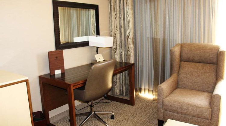 DoubleTree by Hilton Fresno Conv Ctr Room