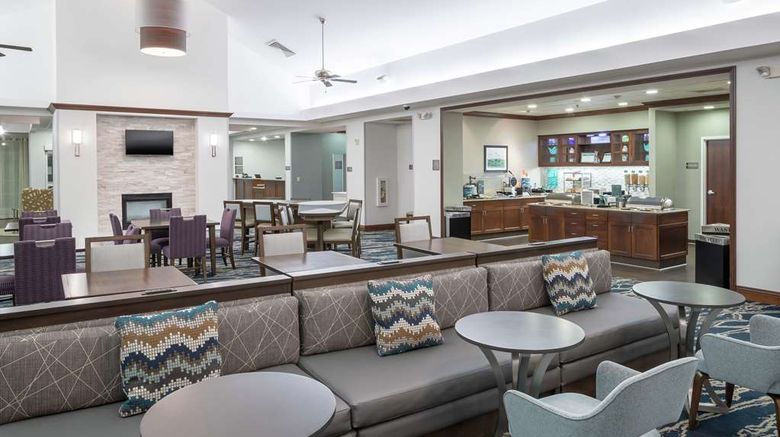 <b>Homewood Suites Fresno Airport/Clovis Lobby</b>. Images powered by <a href="https://iceportal.shijigroup.com/" title="IcePortal" target="_blank">IcePortal</a>.