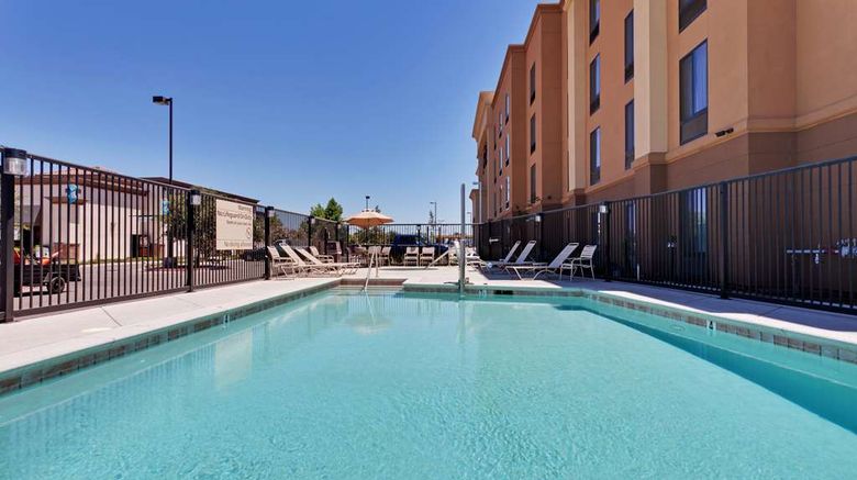 <b>Hampton Inn & Suites Fresno-Northwest Pool</b>. Images powered by <a href="https://iceportal.shijigroup.com/" title="IcePortal" target="_blank">IcePortal</a>.