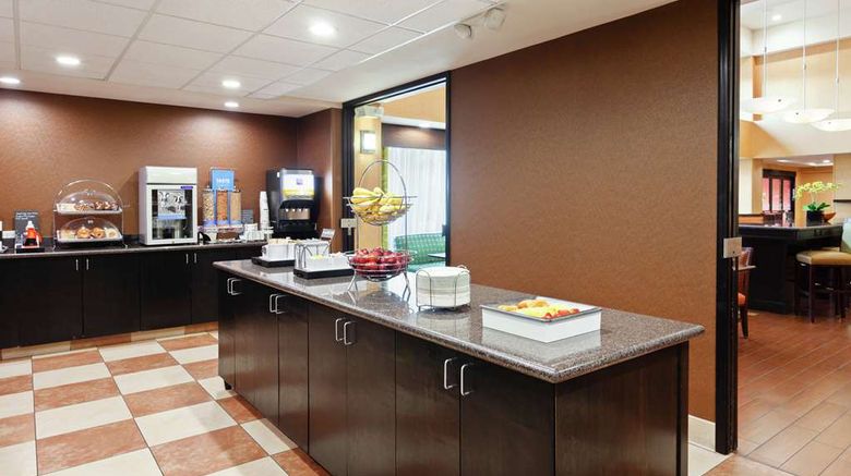 <b>Hampton Inn & Suites Fresno-Northwest Restaurant</b>. Images powered by <a href="https://iceportal.shijigroup.com/" title="IcePortal" target="_blank">IcePortal</a>.