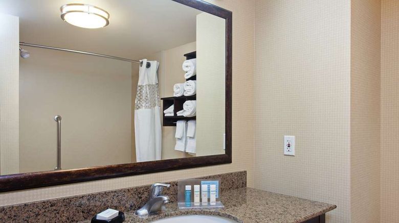 <b>Hampton Inn & Suites Fresno-Northwest Room</b>. Images powered by <a href="https://iceportal.shijigroup.com/" title="IcePortal" target="_blank">IcePortal</a>.