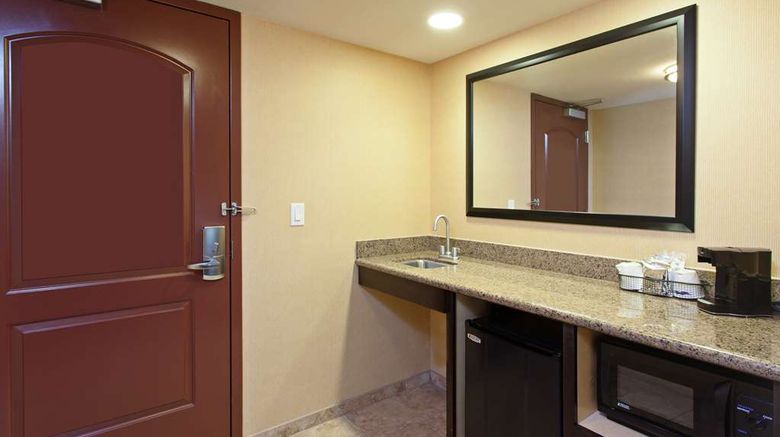 <b>Hampton Inn & Suites Fresno-Northwest Other</b>. Images powered by <a href="https://iceportal.shijigroup.com/" title="IcePortal" target="_blank">IcePortal</a>.