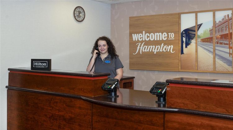 Hampton Inn Frostburg Lobby