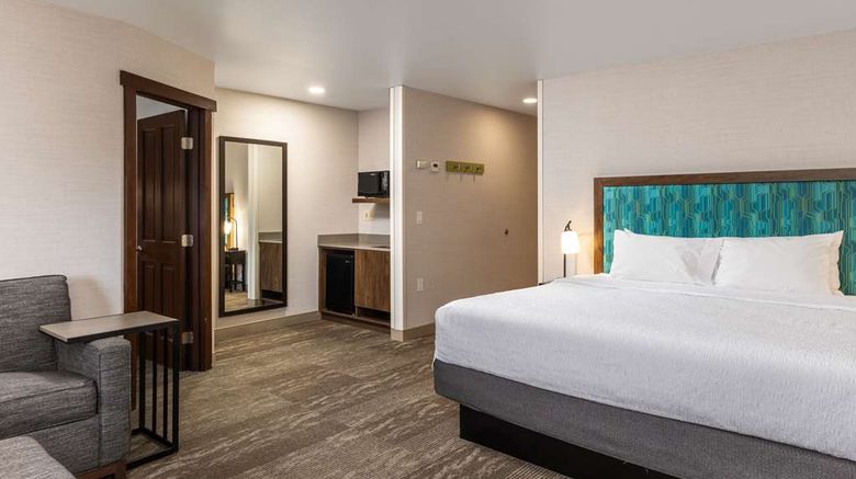 <b>Hampton Inn Kalispell Room</b>. Images powered by <a href="https://iceportal.shijigroup.com/" title="IcePortal" target="_blank">IcePortal</a>.