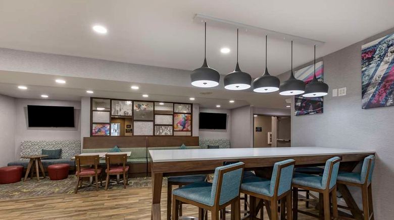 <b>Hampton Inn Ft. Collins Lobby</b>. Images powered by <a href="https://iceportal.shijigroup.com/" title="IcePortal" target="_blank">IcePortal</a>.