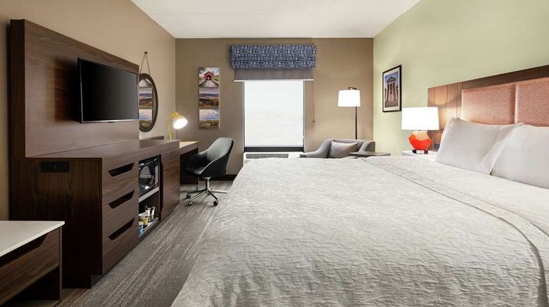 <b>Hampton Inn & Suites Fort Detrick Room</b>. Images powered by <a href="https://iceportal.shijigroup.com/" title="IcePortal" target="_blank">IcePortal</a>.