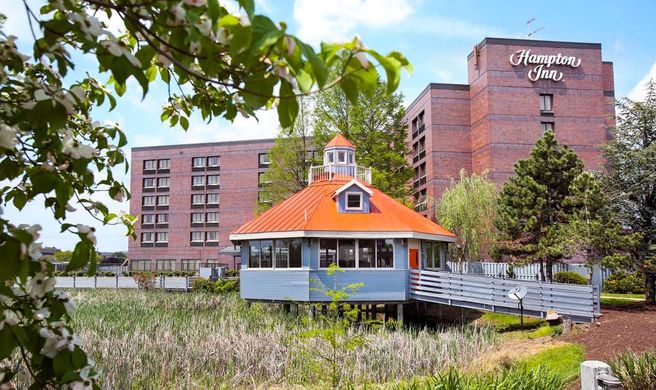 Hampton Inn Frederick Exterior