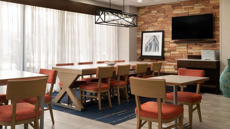 <b>Hampton Inn Fairfax City Lobby</b>. Images powered by <a href="https://iceportal.shijigroup.com/" title="IcePortal" target="_blank">IcePortal</a>.