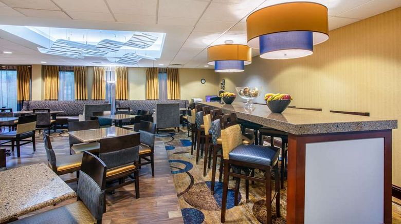 <b>Hampton Inn Fishkill Lobby</b>. Images powered by <a href="https://iceportal.shijigroup.com/" title="IcePortal" target="_blank">IcePortal</a>.