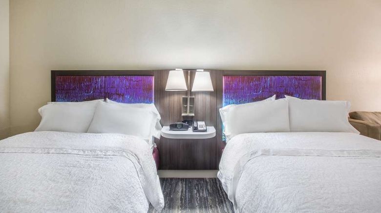 <b>Hampton Inn Fishkill Room</b>. Images powered by <a href="https://iceportal.shijigroup.com/" title="IcePortal" target="_blank">IcePortal</a>.