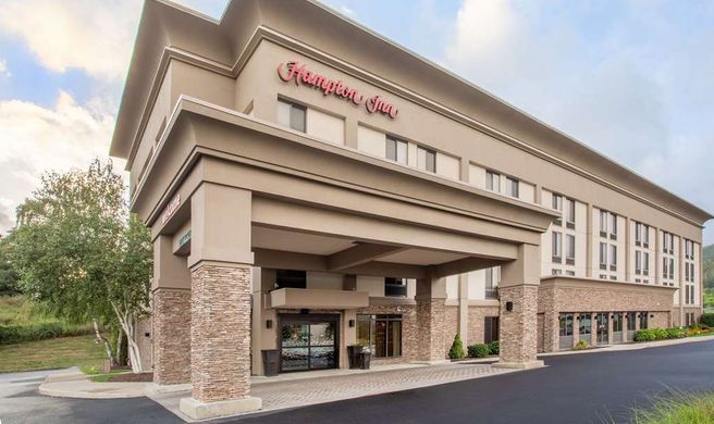 Hampton Inn Fishkill Exterior
