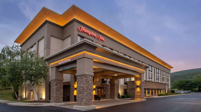 <b>Hampton Inn Fishkill Exterior</b>. Images powered by <a href="https://iceportal.shijigroup.com/" title="IcePortal" target="_blank">IcePortal</a>.