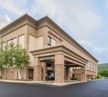 Hampton Inn Fishkill Exterior