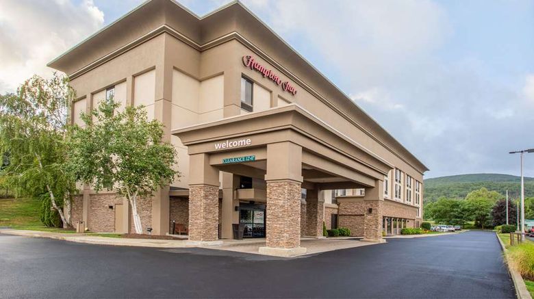 <b>Hampton Inn Fishkill Exterior</b>. Images powered by <a href="https://iceportal.shijigroup.com/" title="IcePortal" target="_blank">IcePortal</a>.