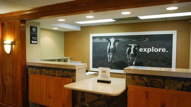 <b>Hampton Inn Franklin Lobby</b>. Images powered by <a href="https://iceportal.shijigroup.com/" title="IcePortal" target="_blank">IcePortal</a>.