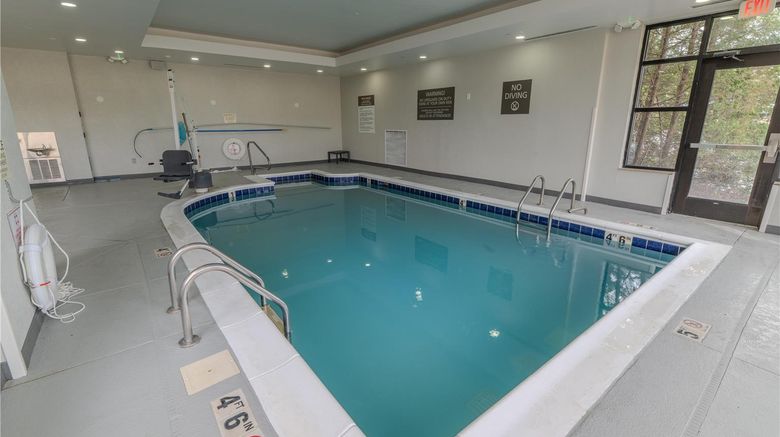 <b>Hampton Inn & Suites Florence-Downtown Pool</b>. Images powered by <a href="https://iceportal.shijigroup.com/" title="IcePortal" target="_blank">IcePortal</a>.