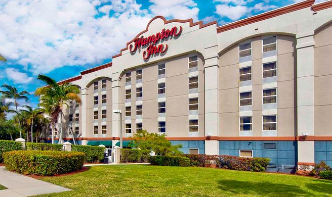 Hampton Inn Airport North-Cruise Port Exterior