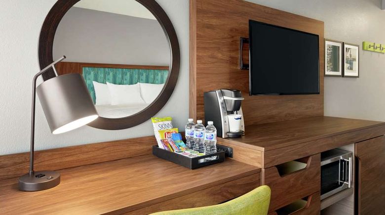 <b>Hampton Inn & Suites FLL Airport Room</b>. Images powered by <a href="https://iceportal.shijigroup.com/" title="IcePortal" target="_blank">IcePortal</a>.