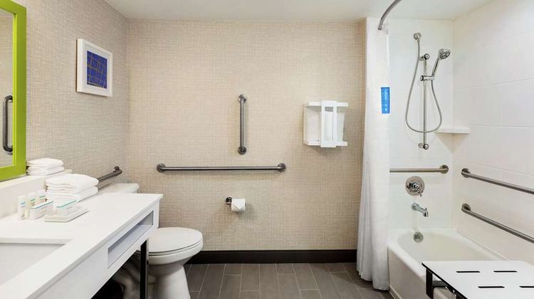 Hampton Inn & Suites FLL Airport Room