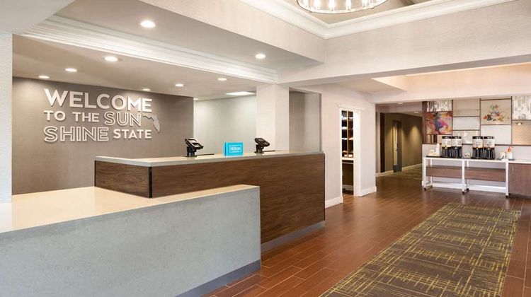 Hampton Inn & Suites FLL Airport Lobby
