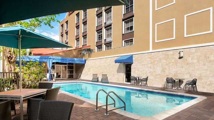Hampton Inn & Suites FLL Airport Pool