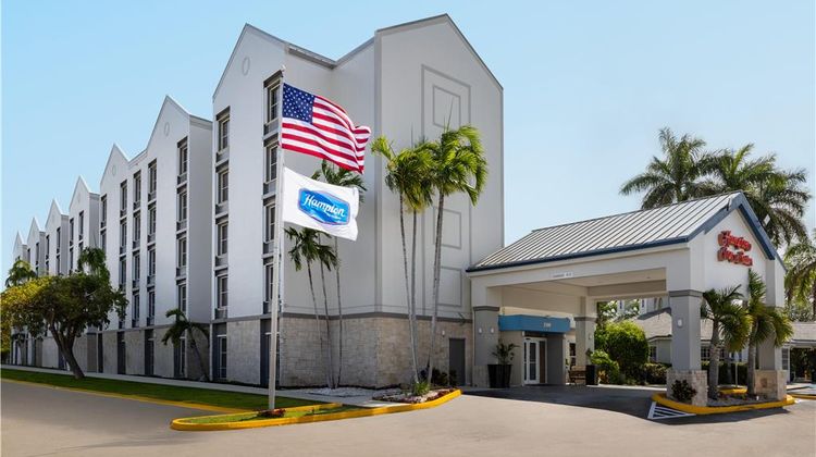Hampton Inn & Suites FLL Airport Exterior