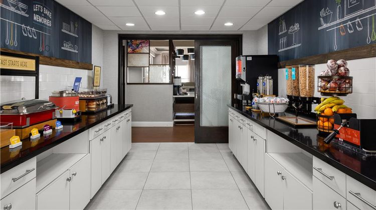 Hampton Inn & Suites FLL Airport Restaurant