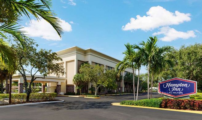 Hampton Inn Cypress Creek Exterior