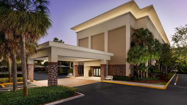 <b>Hampton Inn Cypress Creek Exterior</b>. Images powered by <a href="https://iceportal.shijigroup.com/" title="IcePortal" target="_blank">IcePortal</a>.
