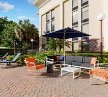 Hampton Inn Cypress Creek Exterior
