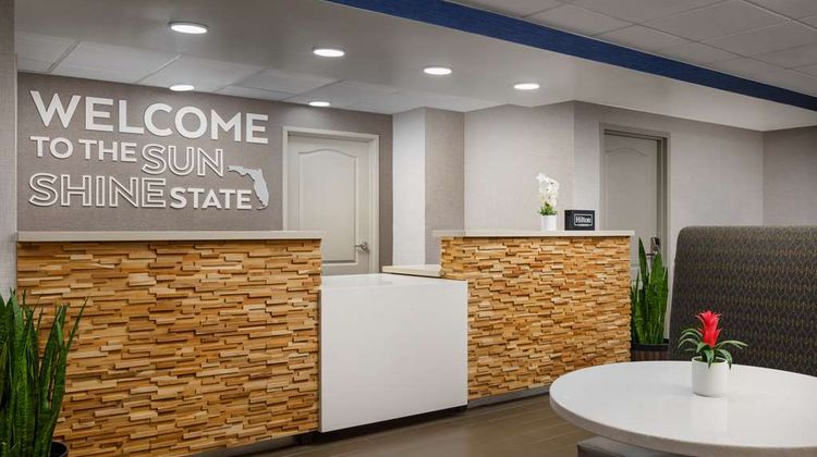 Hampton Inn Cypress Creek Lobby