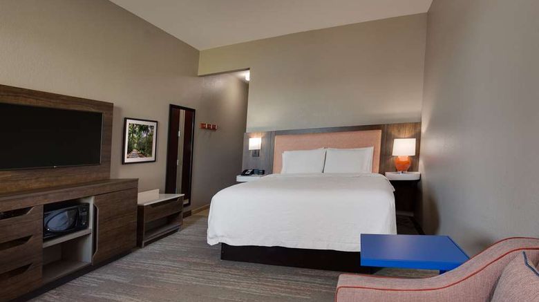<b>Hampton Inn & Suites Ft. Lauderdale Room</b>. Images powered by <a href="https://iceportal.shijigroup.com/" title="IcePortal" target="_blank">IcePortal</a>.