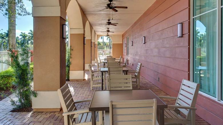 <b>Hampton Inn & Suites Ft. Lauderdale Exterior</b>. Images powered by <a href="https://iceportal.shijigroup.com/" title="IcePortal" target="_blank">IcePortal</a>.