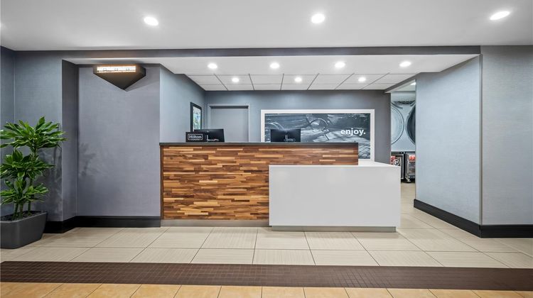 Hampton Inn & Suites Ft. Lauderdale Lobby