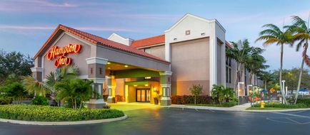 Hampton Inn Commercial Blvd Exterior