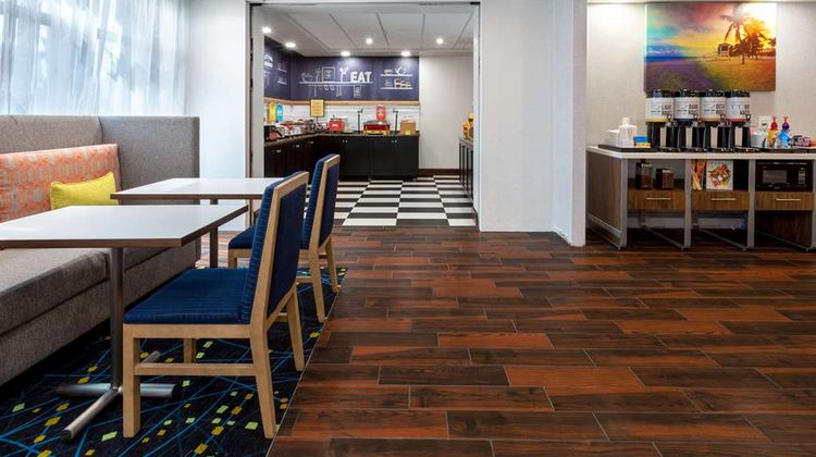 Hampton Inn Commercial Blvd Restaurant