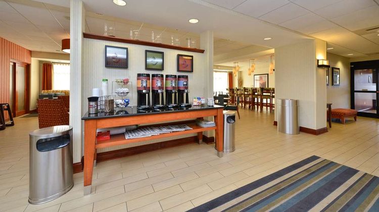 Hampton Inn Farmville Lobby