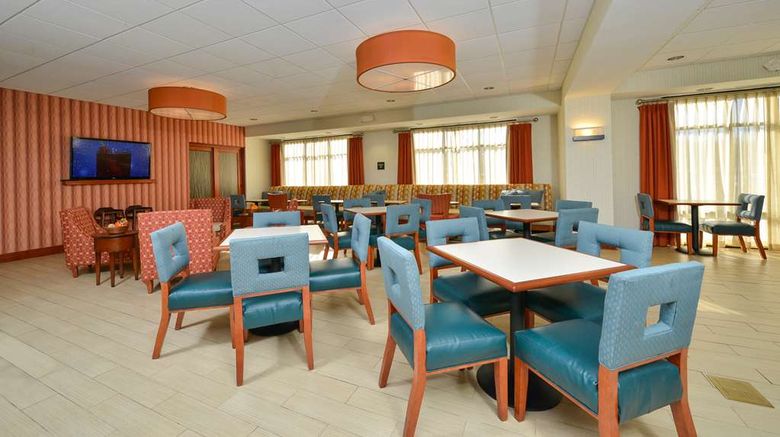 <b>Hampton Inn Farmville Lobby</b>. Images powered by <a href="https://iceportal.shijigroup.com/" title="IcePortal" target="_blank">IcePortal</a>.