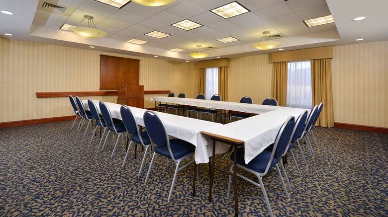 <b>Hampton Inn Farmville Meeting</b>. Images powered by <a href="https://iceportal.shijigroup.com/" title="IcePortal" target="_blank">IcePortal</a>.