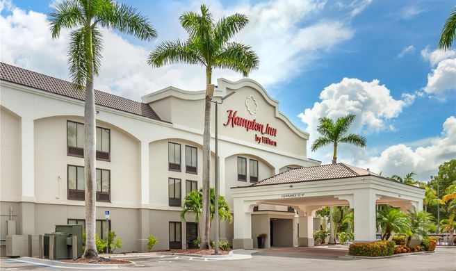 Hampton Inn Ft. Myers Airport I-75 Exterior