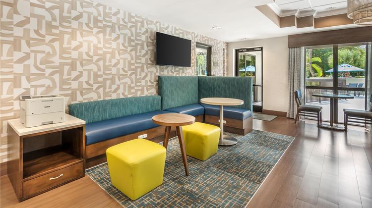Hampton Inn Ft. Myers Airport I-75 Lobby
