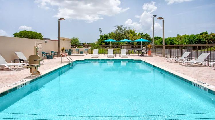 Hampton Inn & Suites Cape Coral Pool