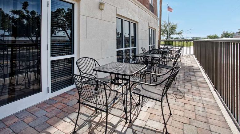 <b>Hampton Inn & Suites Cape Coral Exterior</b>. Images powered by <a href="https://iceportal.shijigroup.com/" title="IcePortal" target="_blank">IcePortal</a>.
