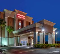 Hampton Inn & Suites Cape Coral Exterior