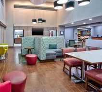 Hampton Inn & Suites Cape Coral Lobby