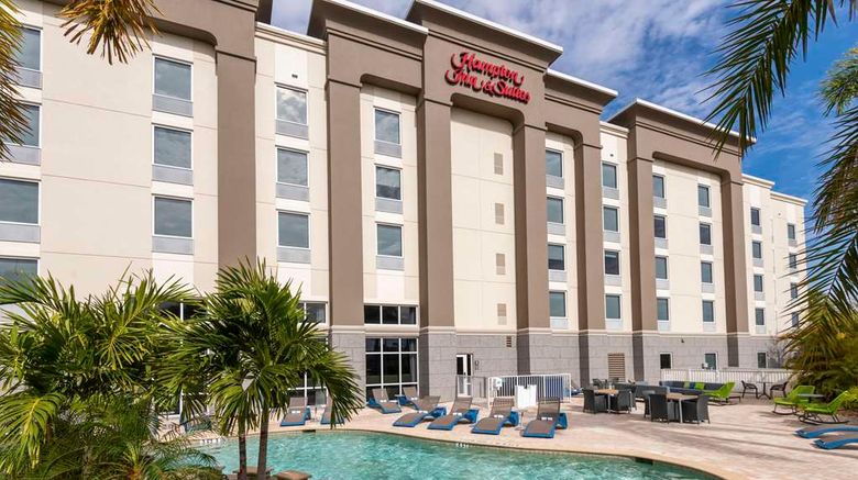 <b>Hampton Inn & Suites Fort Myers-Colonial Pool</b>. Images powered by <a href="https://iceportal.shijigroup.com/" title="IcePortal" target="_blank">IcePortal</a>.