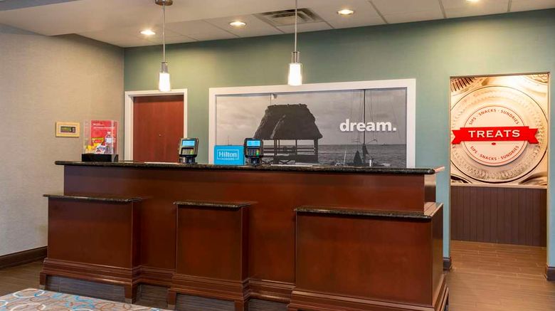 <b>Hampton Inn & Suites Fort Myers-Colonial Lobby</b>. Images powered by <a href="https://iceportal.shijigroup.com/" title="IcePortal" target="_blank">IcePortal</a>.