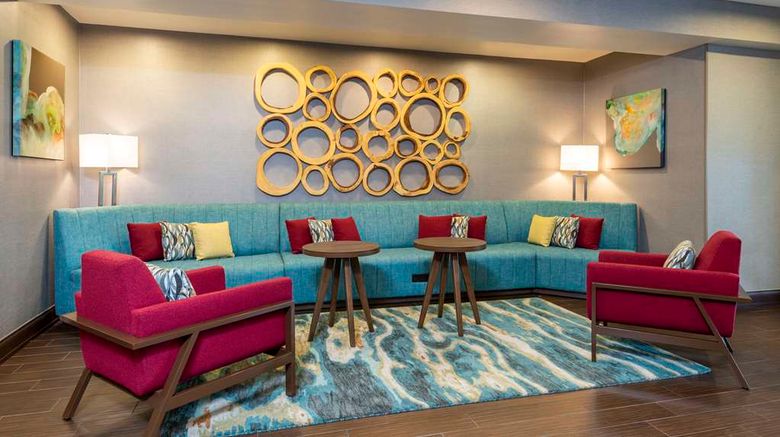 <b>Hampton Inn & Suites Fort Myers-Colonial Lobby</b>. Images powered by <a href="https://iceportal.shijigroup.com/" title="IcePortal" target="_blank">IcePortal</a>.