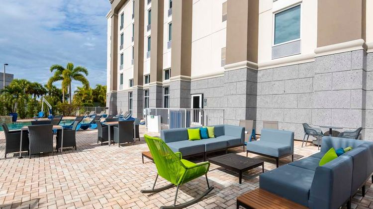 Hampton Inn & Suites Fort Myers-Colonial Exterior