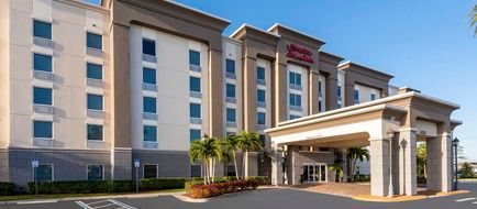 Hampton Inn & Suites Fort Myers-Colonial Exterior